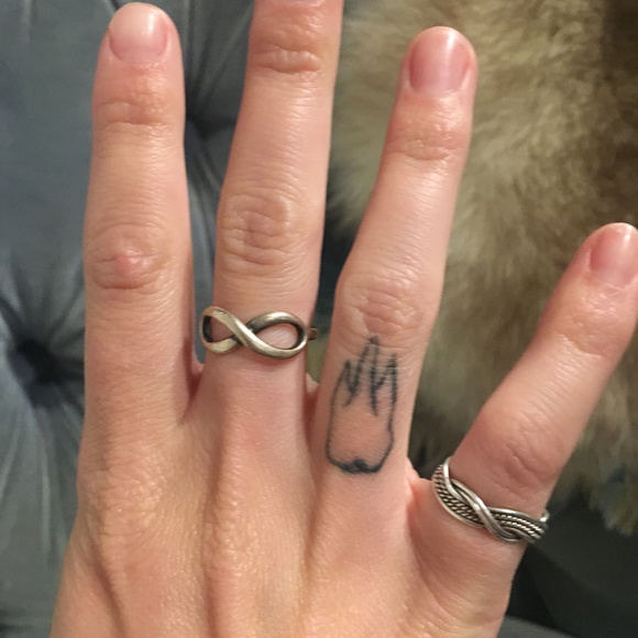 Tiffany & Co. Infinity Ring - Size 6 - Picture 3 of 4